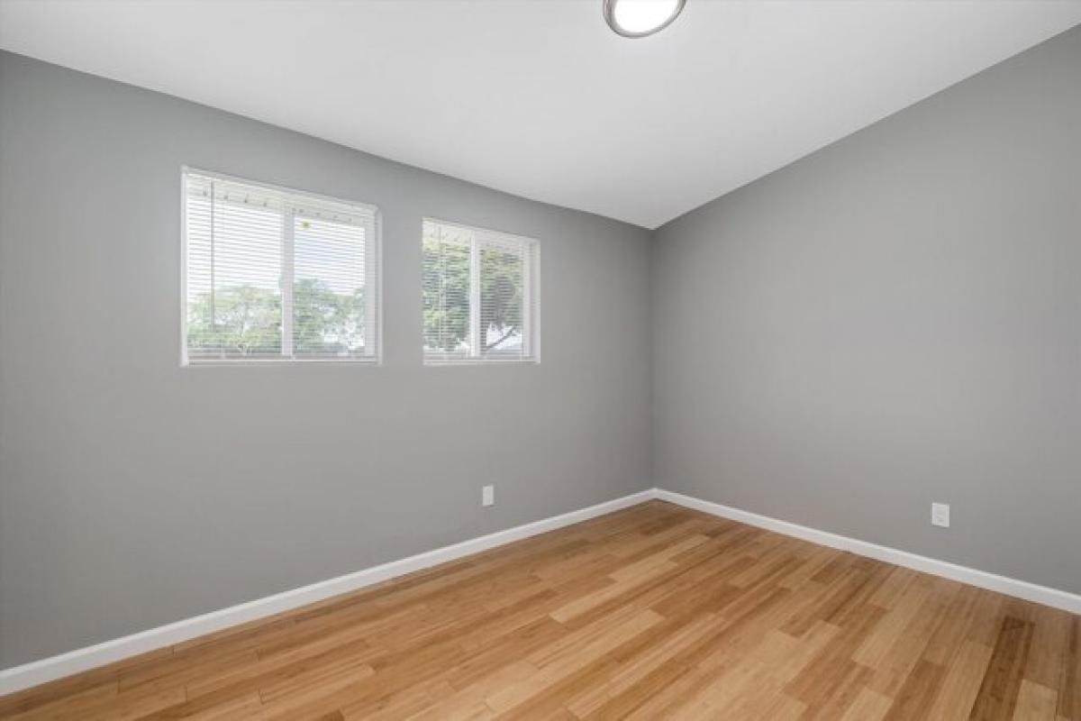 Picture of Home For Sale in Pontiac, Michigan, United States