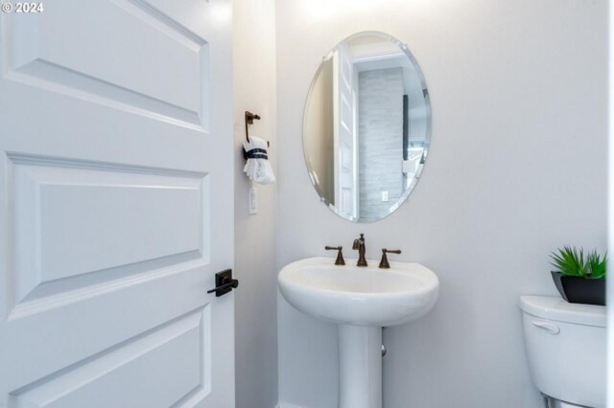 Picture of Home For Sale in Hillsboro, Oregon, United States