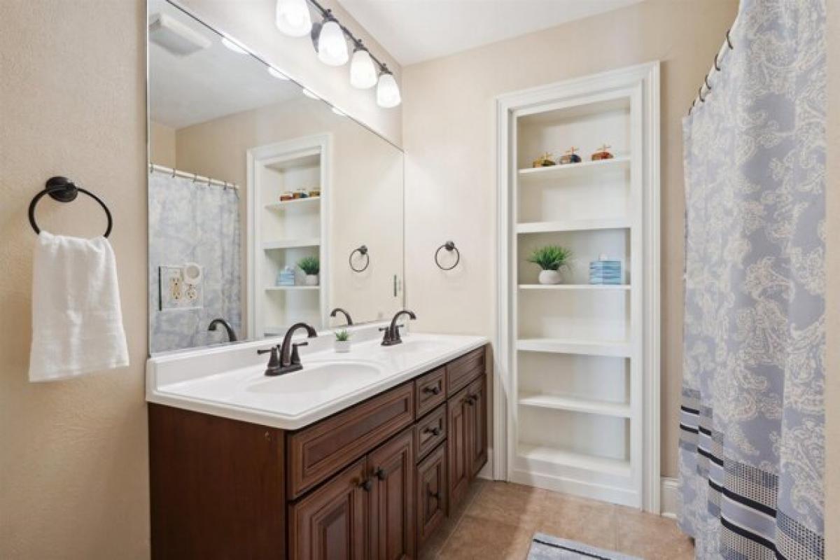 Picture of Home For Sale in Waterloo, Iowa, United States