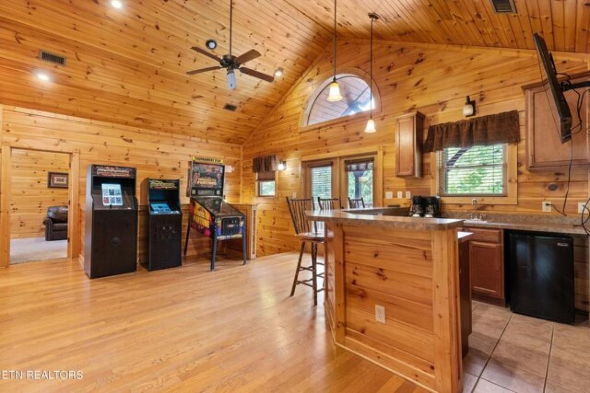 Picture of Home For Sale in Gatlinburg, Tennessee, United States