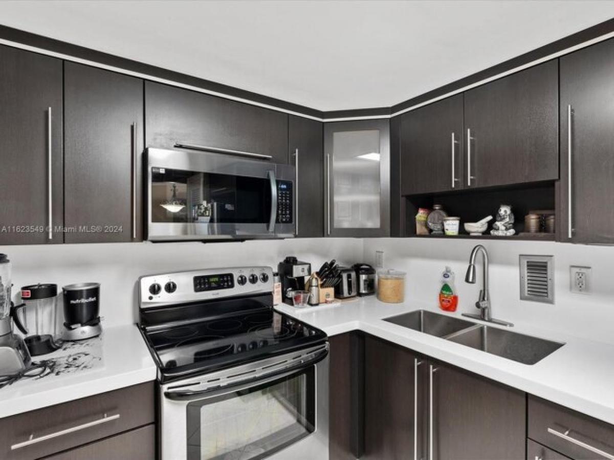 Picture of Home For Sale in North Bay Village, Florida, United States