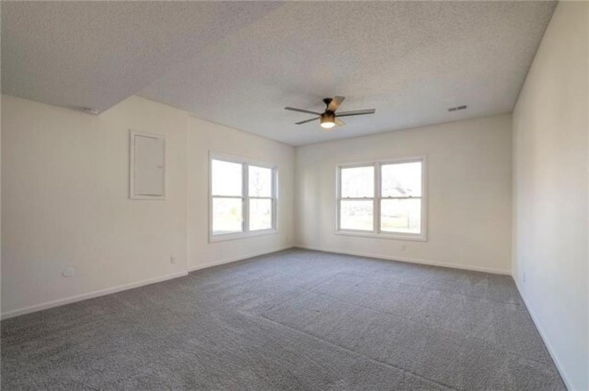 Picture of Home For Sale in Overland Park, Kansas, United States