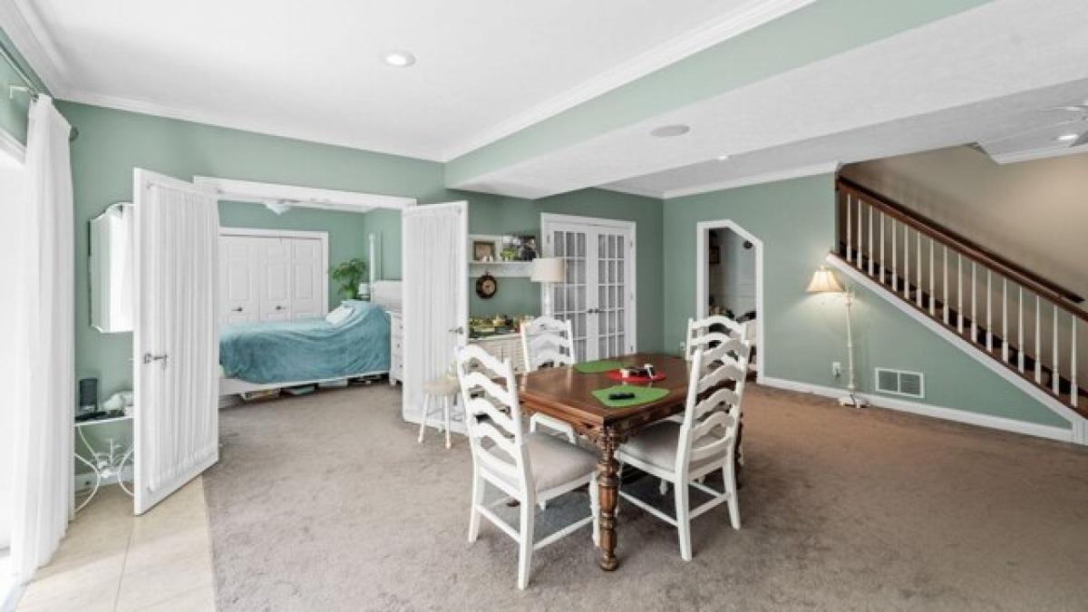 Picture of Home For Sale in Crown Point, Indiana, United States