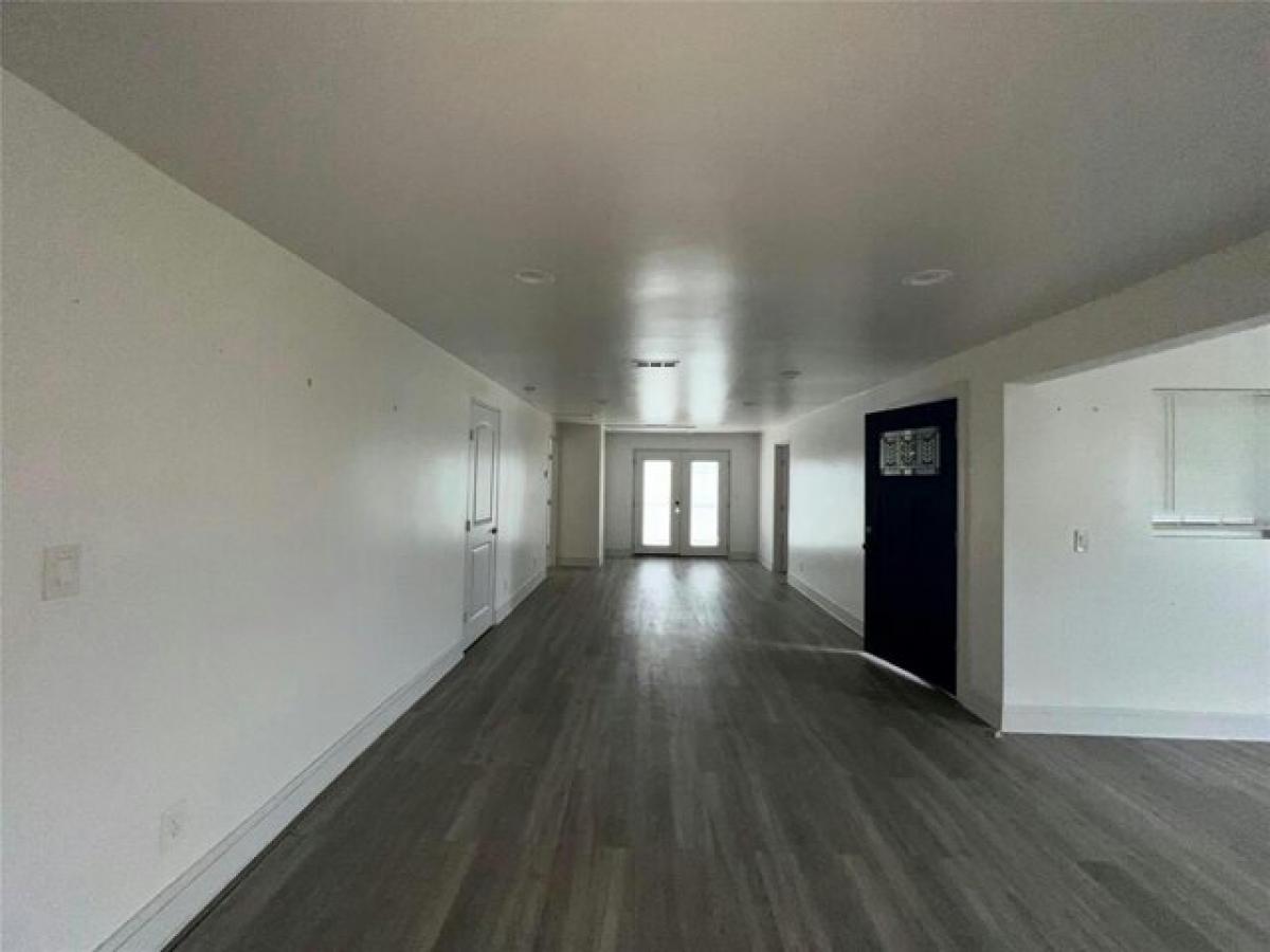 Picture of Home For Sale in Crystal Beach, Texas, United States