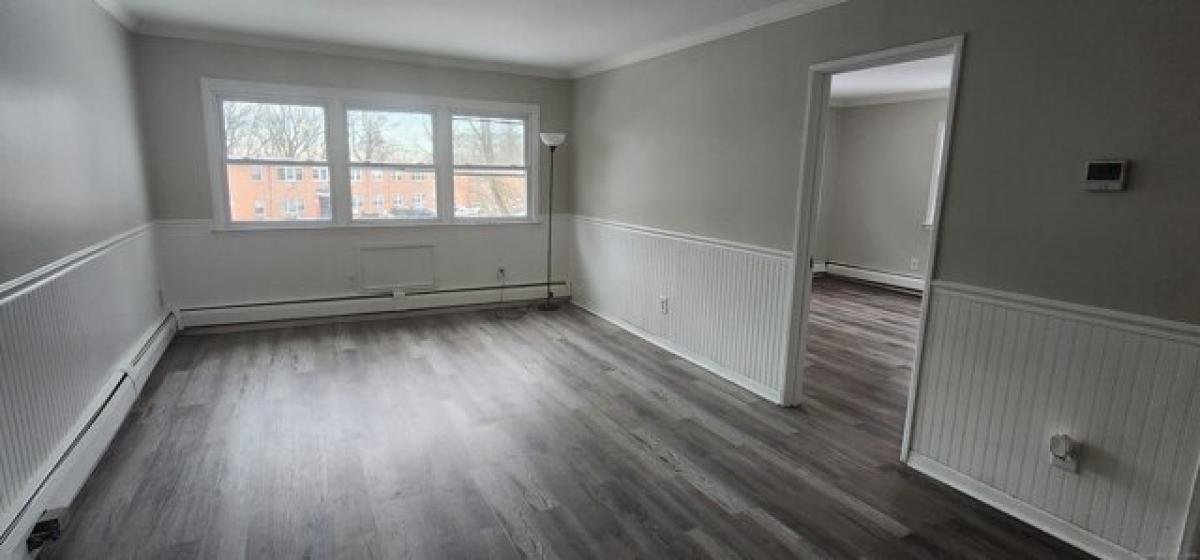 Picture of Home For Sale in Hamden, Connecticut, United States