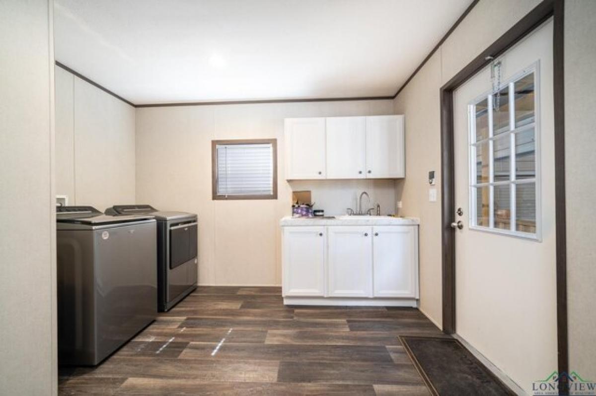 Picture of Home For Sale in Marshall, Texas, United States