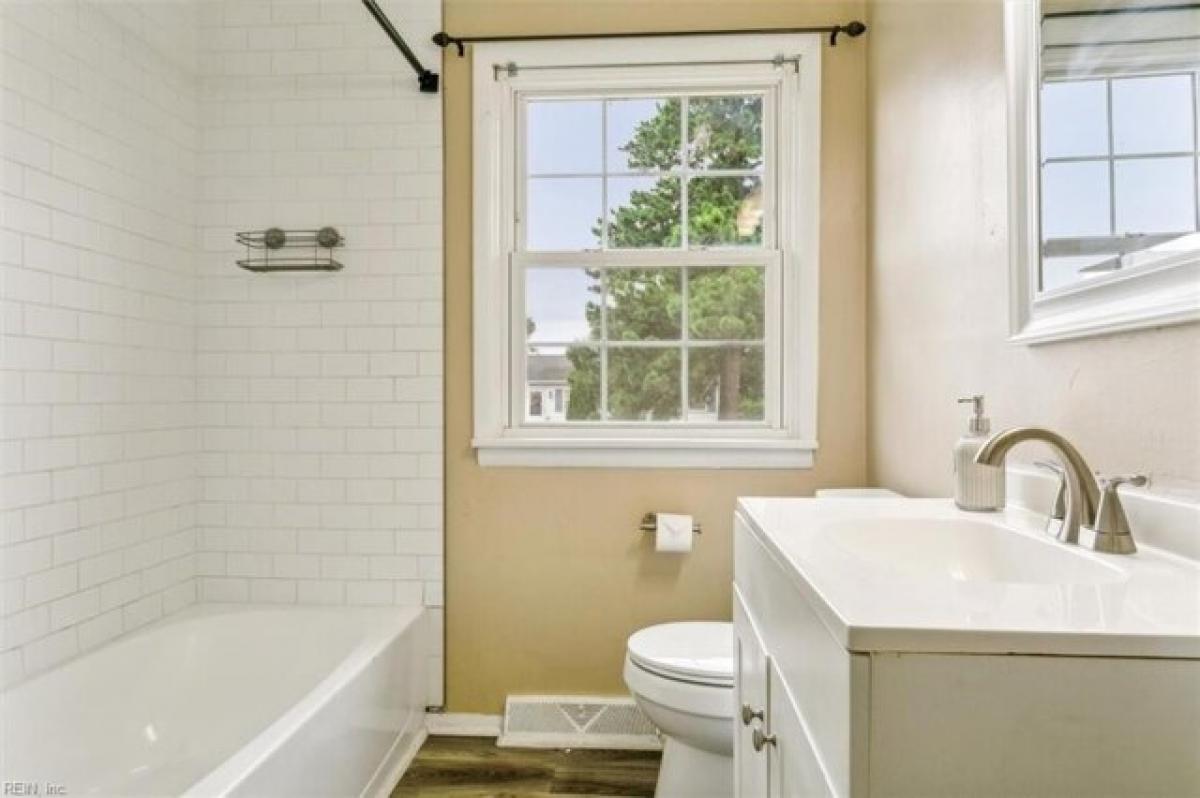 Picture of Home For Sale in Hampton, Virginia, United States