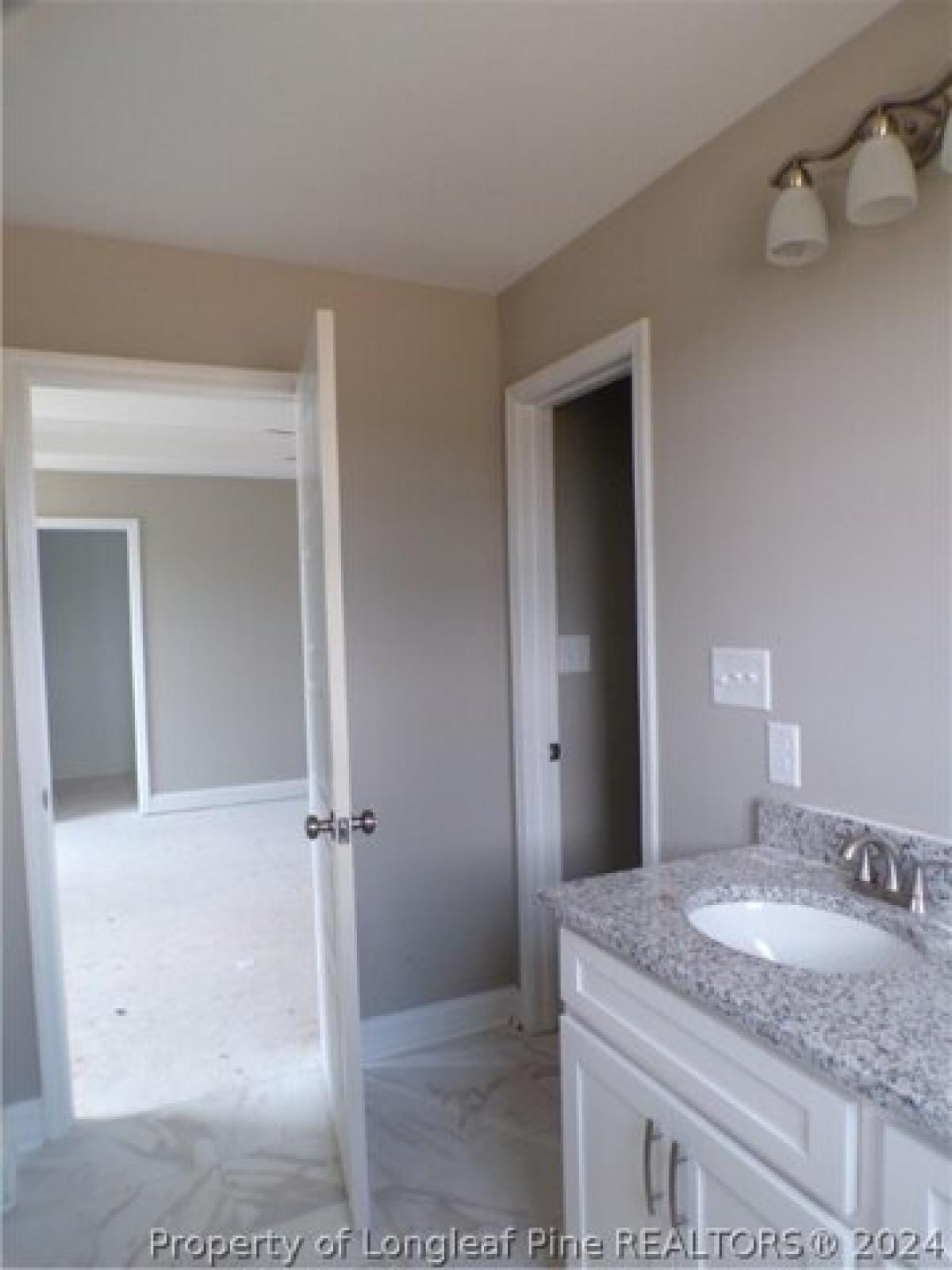 Picture of Home For Sale in Raeford, North Carolina, United States