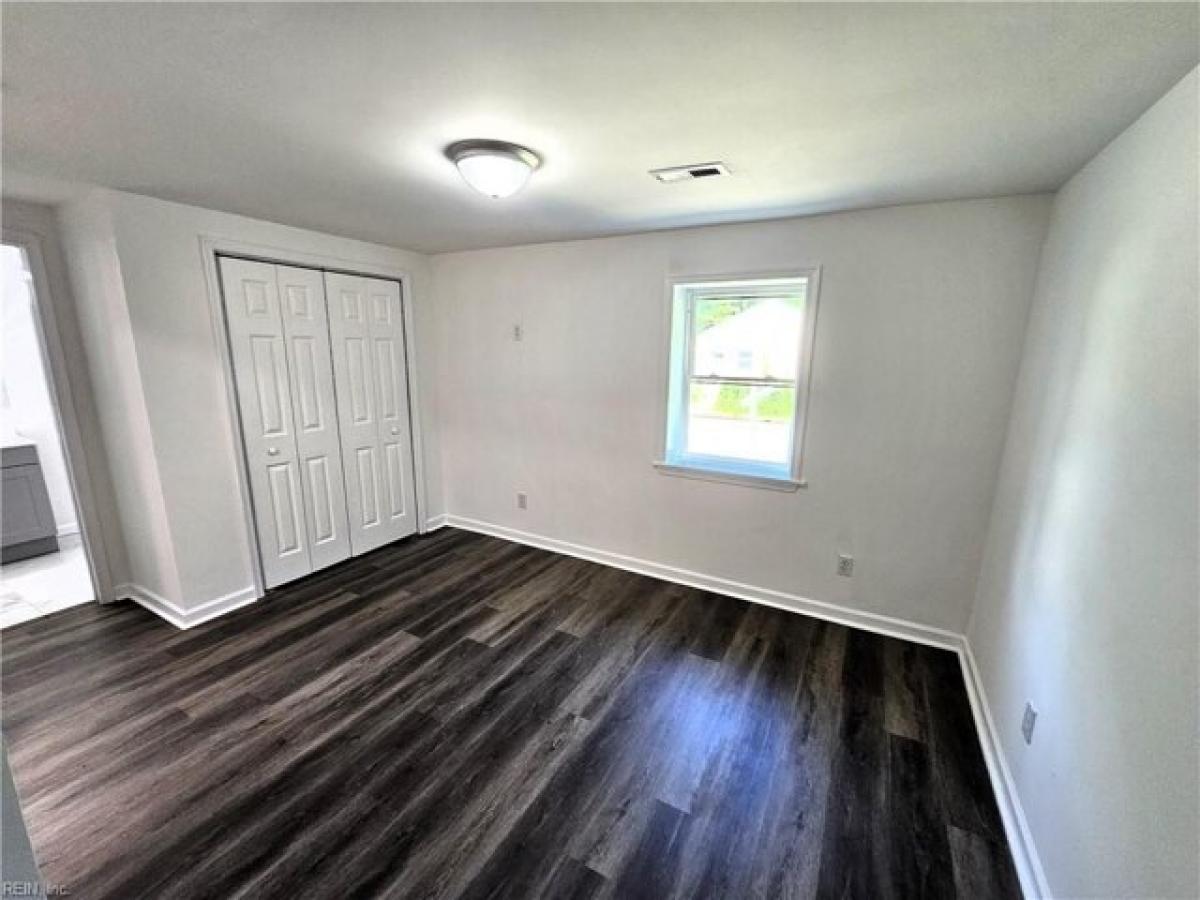 Picture of Home For Sale in Hampton, Virginia, United States