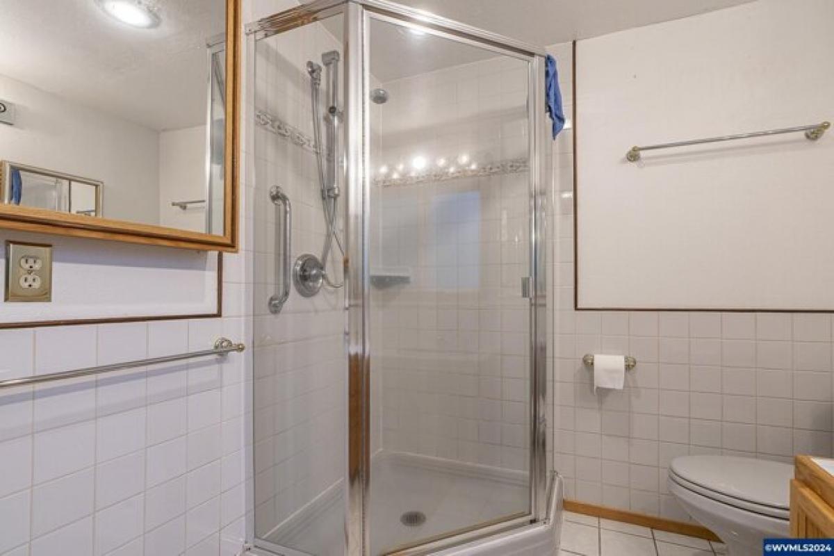 Picture of Home For Sale in Corvallis, Oregon, United States