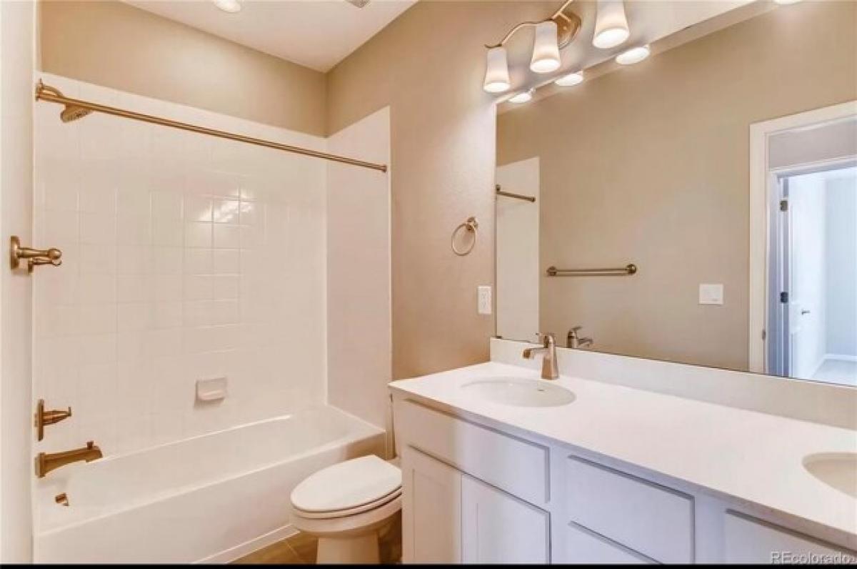 Picture of Home For Sale in Commerce City, Colorado, United States