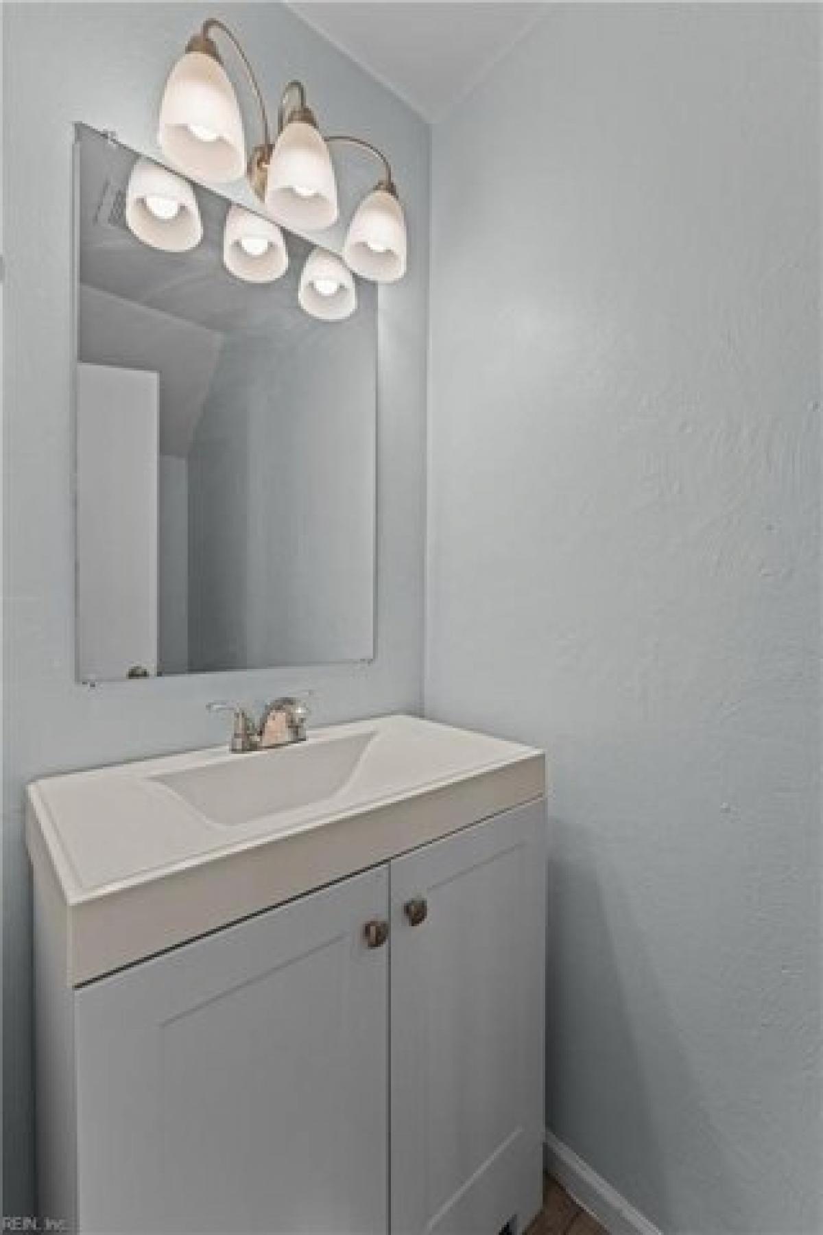 Picture of Home For Sale in Norfolk, Virginia, United States