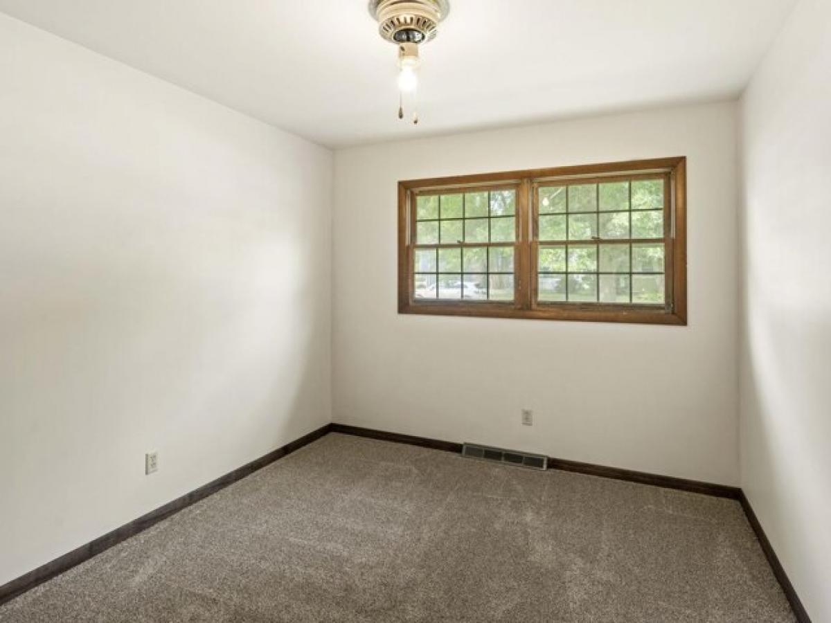 Picture of Home For Sale in Crown Point, Indiana, United States