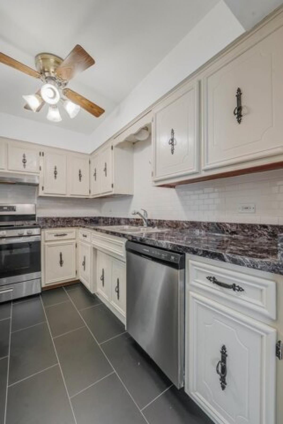 Picture of Home For Sale in Oak Lawn, Illinois, United States