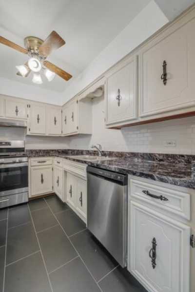 Home For Sale in Oak Lawn, Illinois