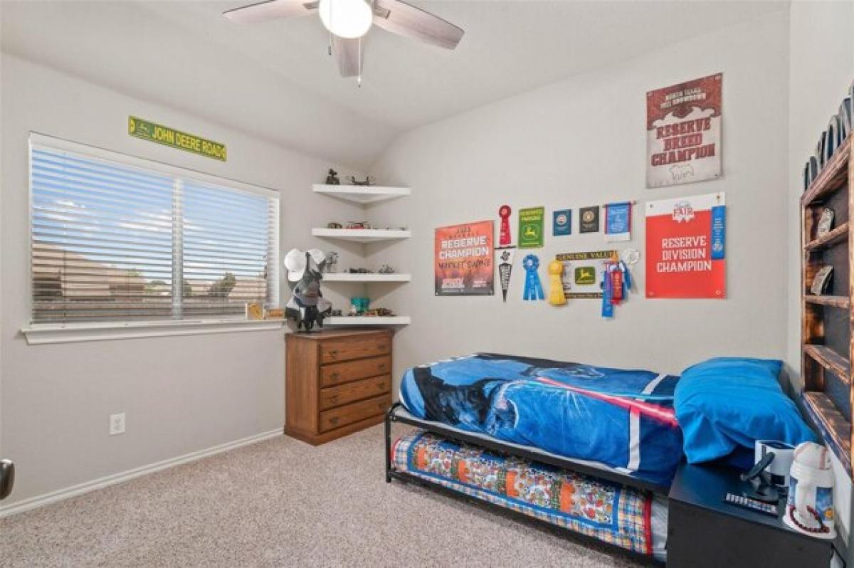 Picture of Home For Sale in Aubrey, Texas, United States