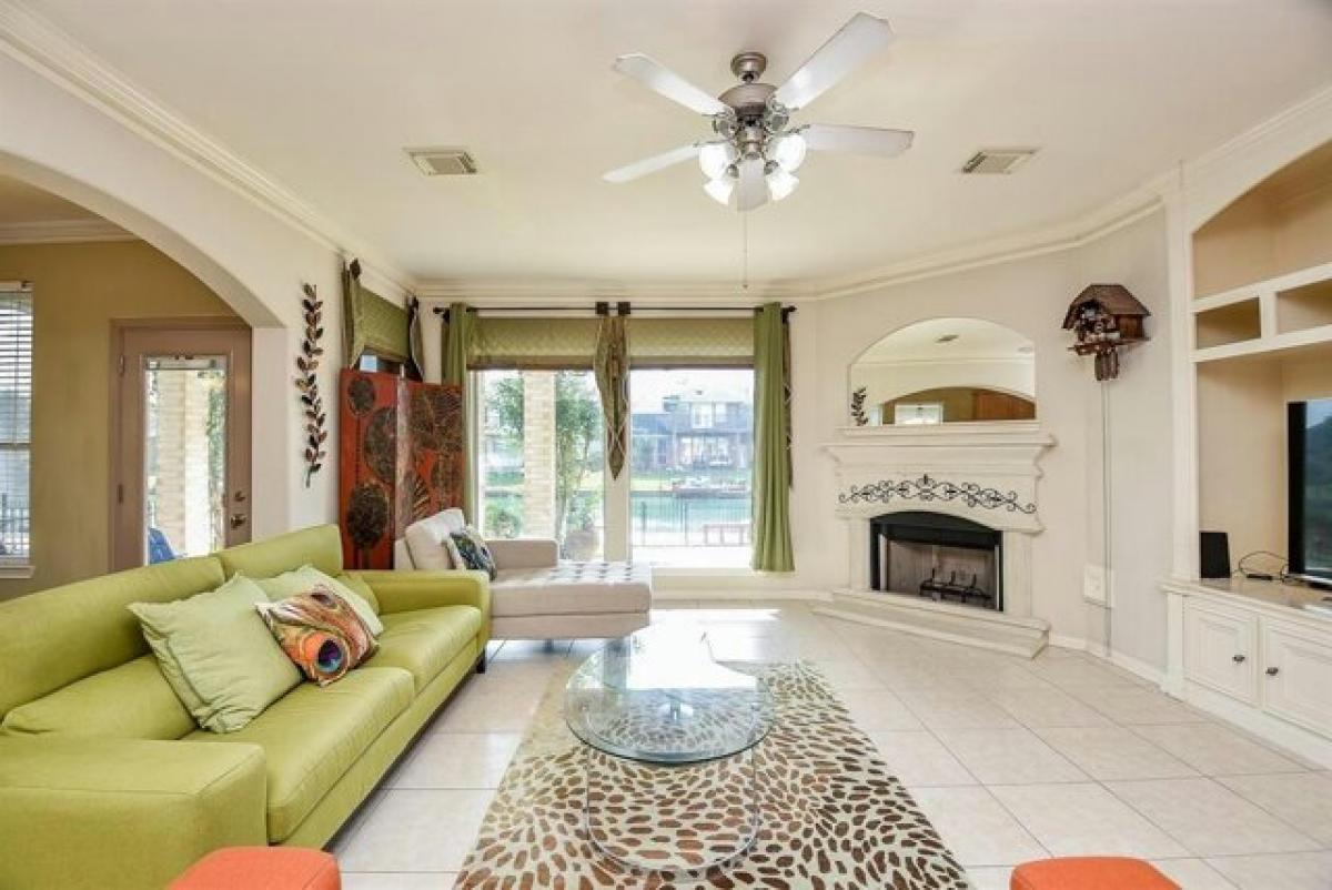 Picture of Home For Sale in Sugar Land, Texas, United States