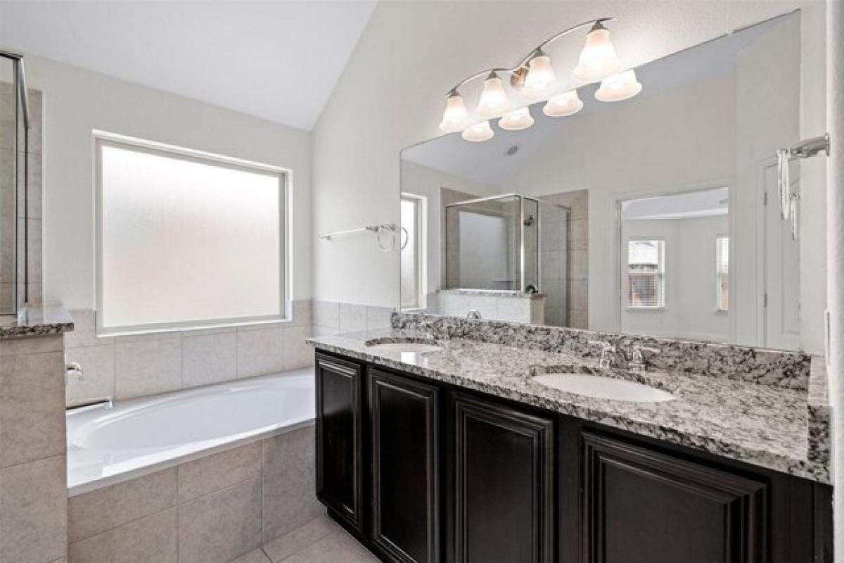 Picture of Home For Sale in Little Elm, Texas, United States