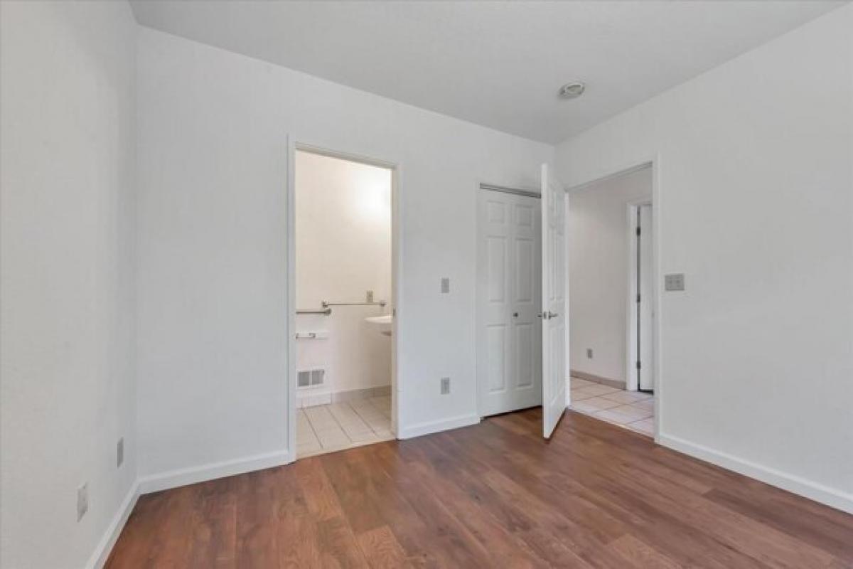 Picture of Home For Sale in Redwood City, California, United States