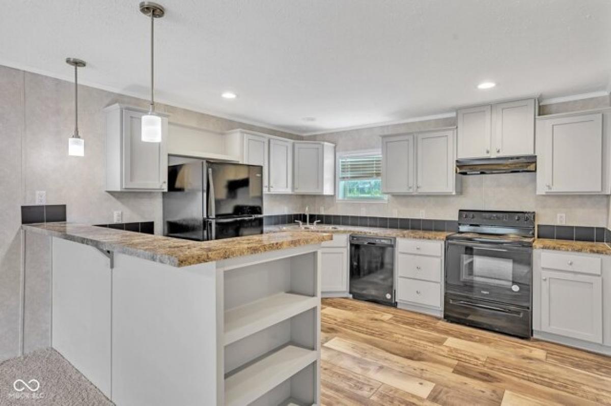 Picture of Home For Sale in Columbus, Indiana, United States