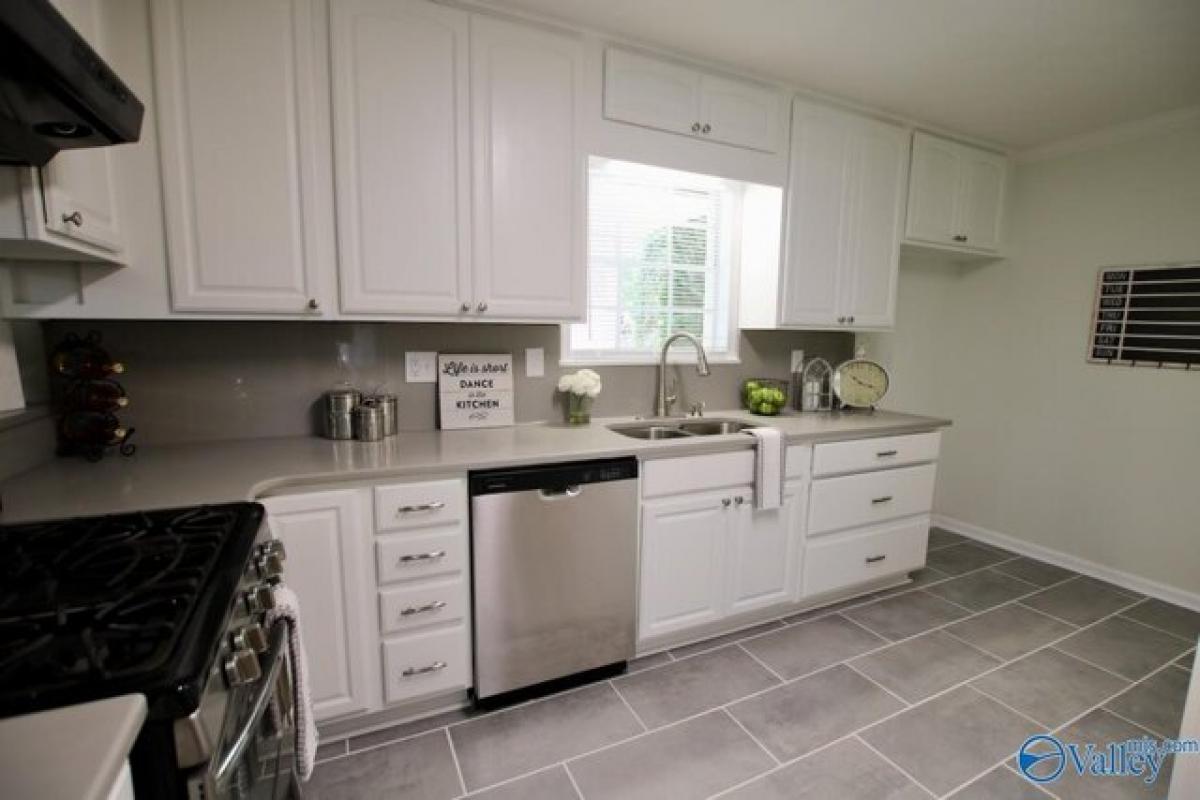 Picture of Home For Sale in Hartselle, Alabama, United States