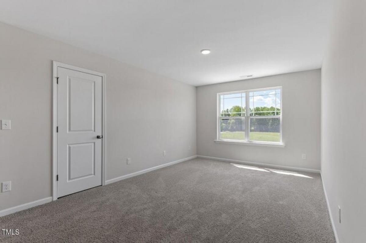 Picture of Home For Sale in Four Oaks, North Carolina, United States