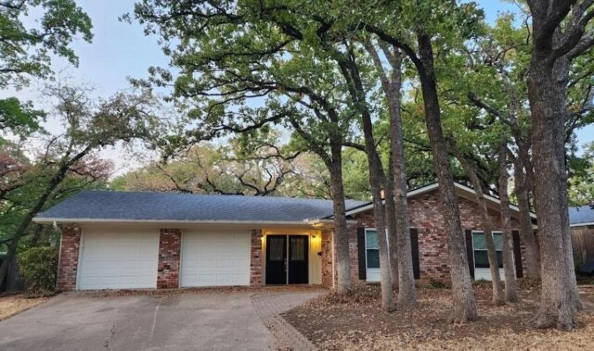 Picture of Home For Sale in Hurst, Texas, United States