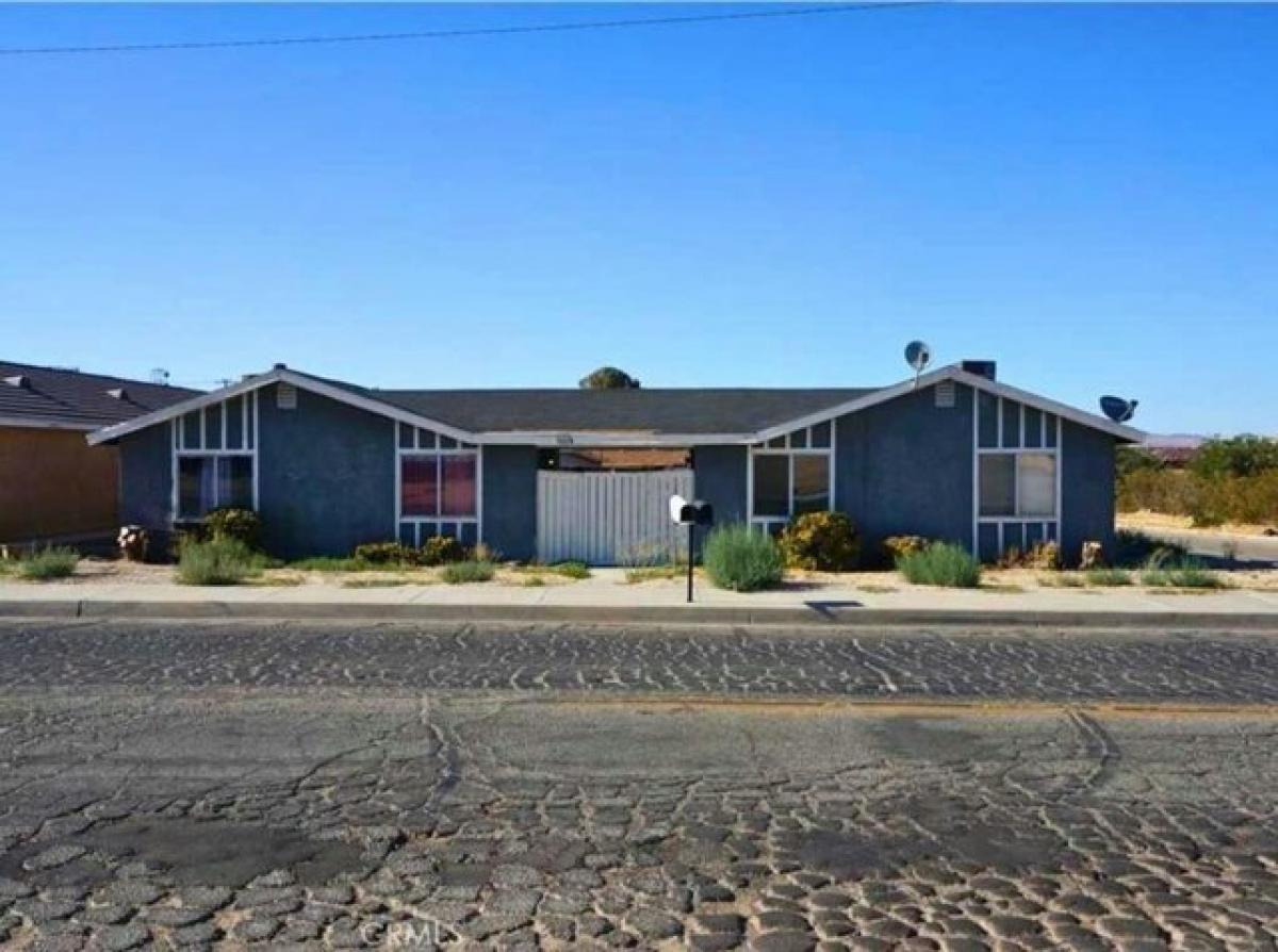 Picture of Home For Sale in Victorville, California, United States