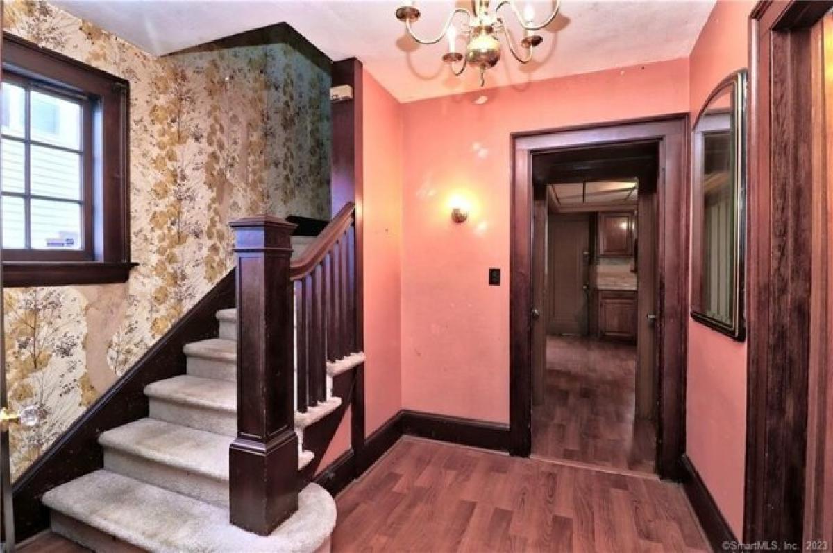 Picture of Home For Sale in Waterbury, Connecticut, United States