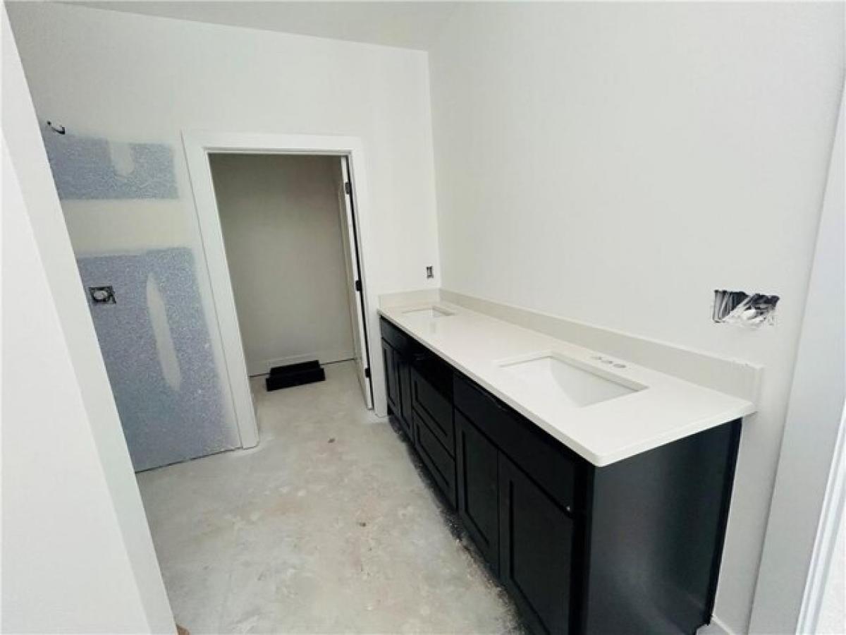 Picture of Home For Sale in Bella Vista, Arkansas, United States