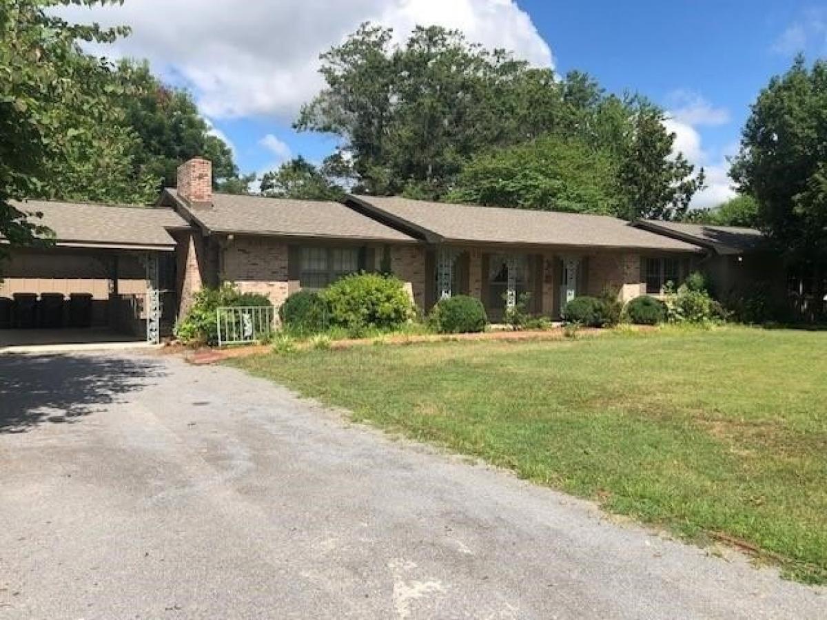 Picture of Home For Sale in Cullman, Alabama, United States