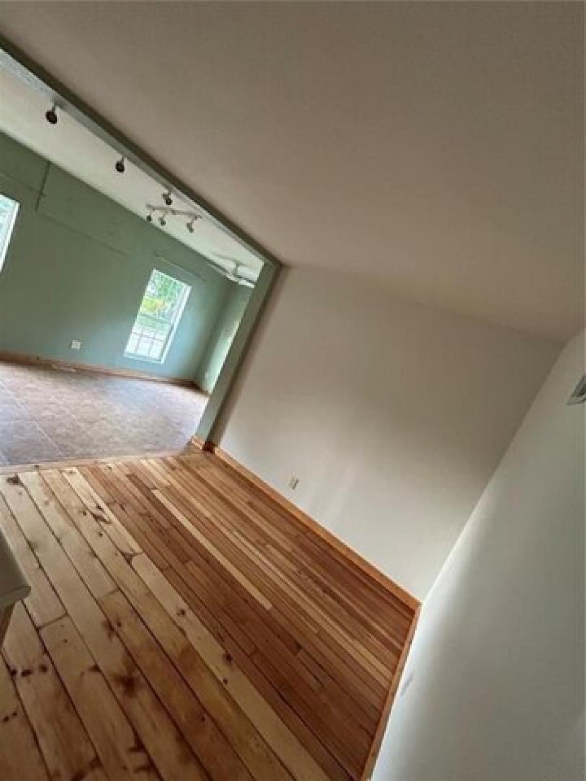 Picture of Home For Sale in Cedar Rapids, Iowa, United States