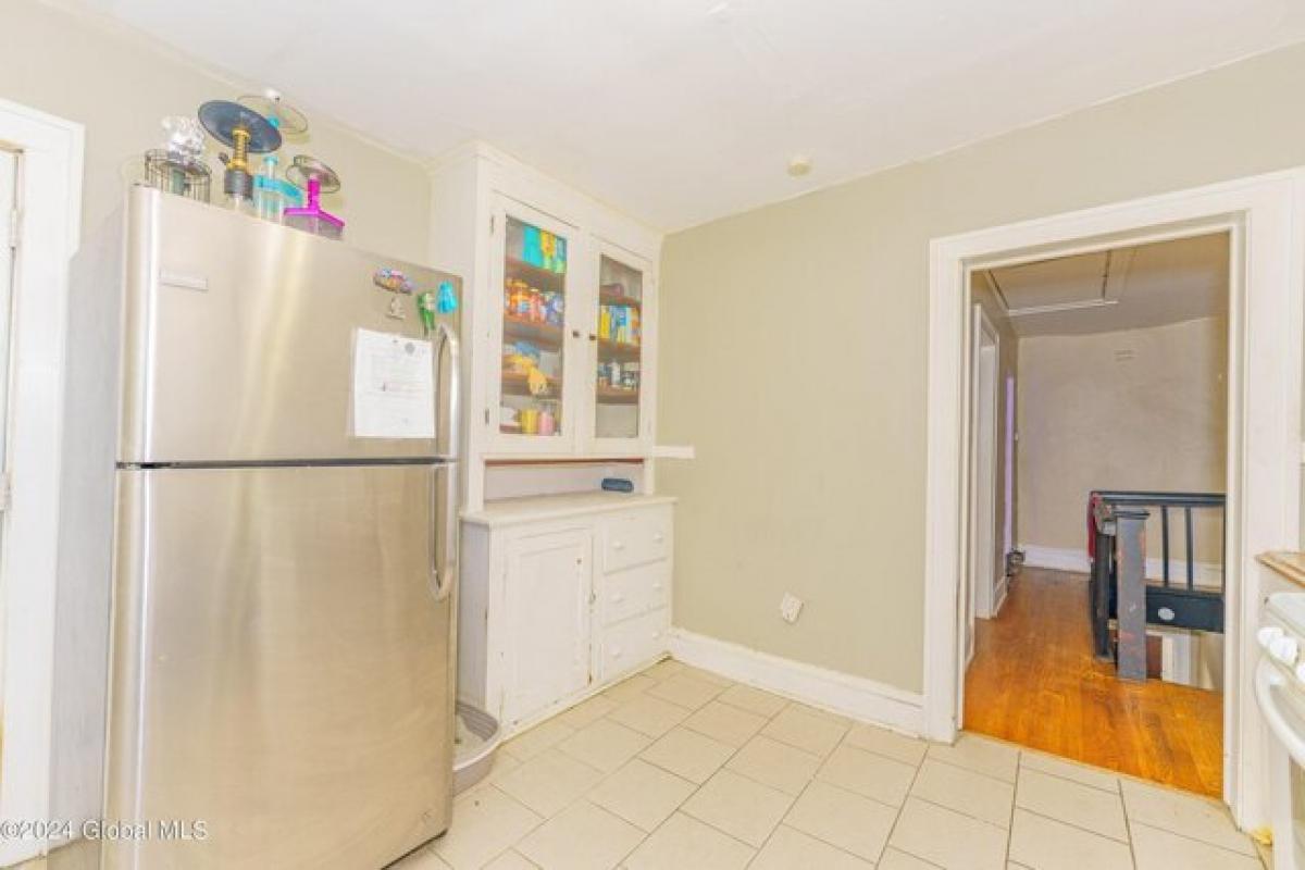 Picture of Home For Sale in Albany, New York, United States