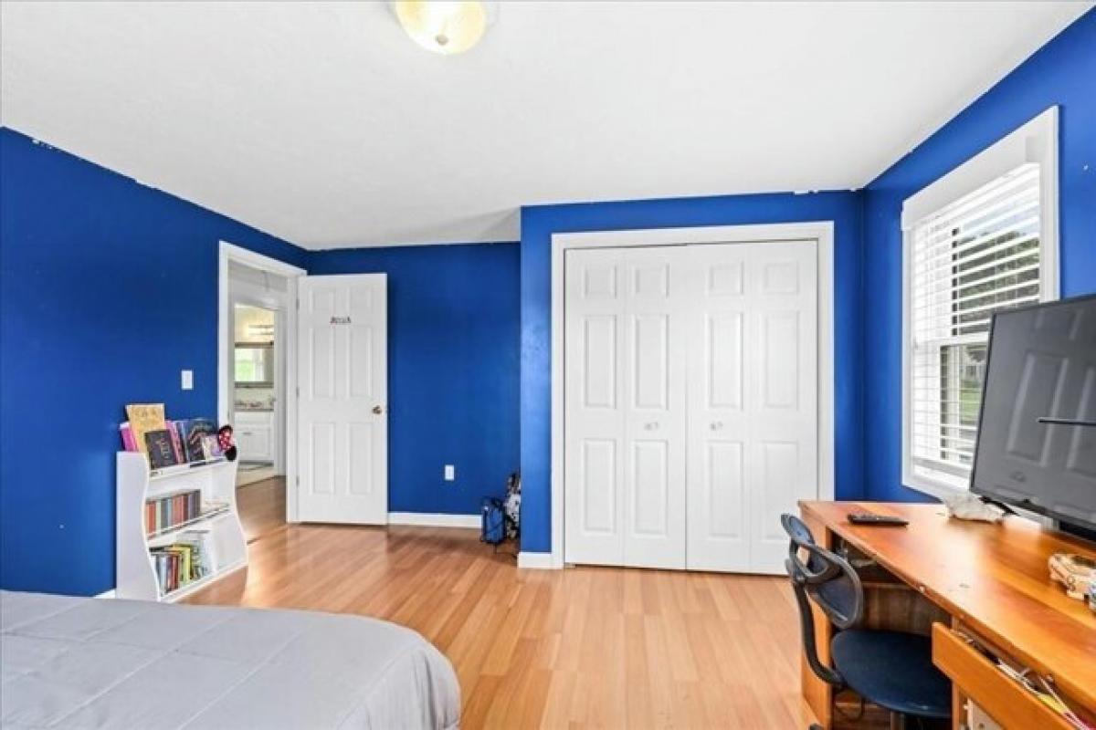 Picture of Home For Sale in Worcester, Massachusetts, United States