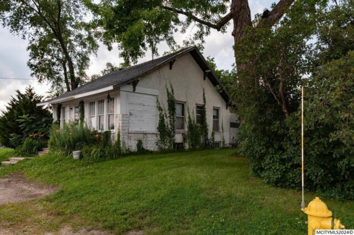Picture of Home For Sale in Mason City, Iowa, United States
