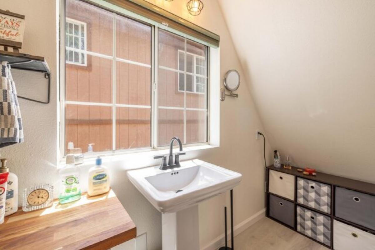 Picture of Home For Sale in Big Bear Lake, California, United States