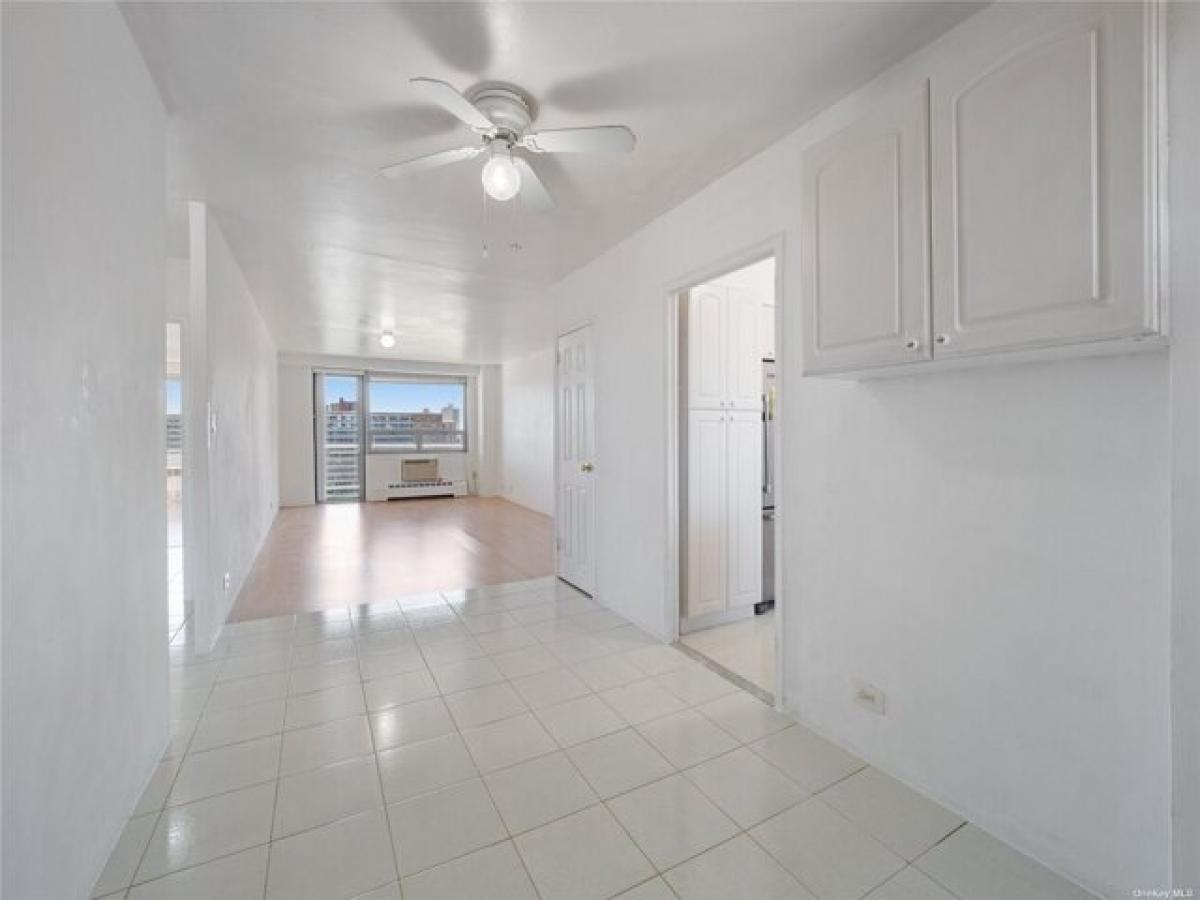 Picture of Home For Sale in Rego Park, New York, United States