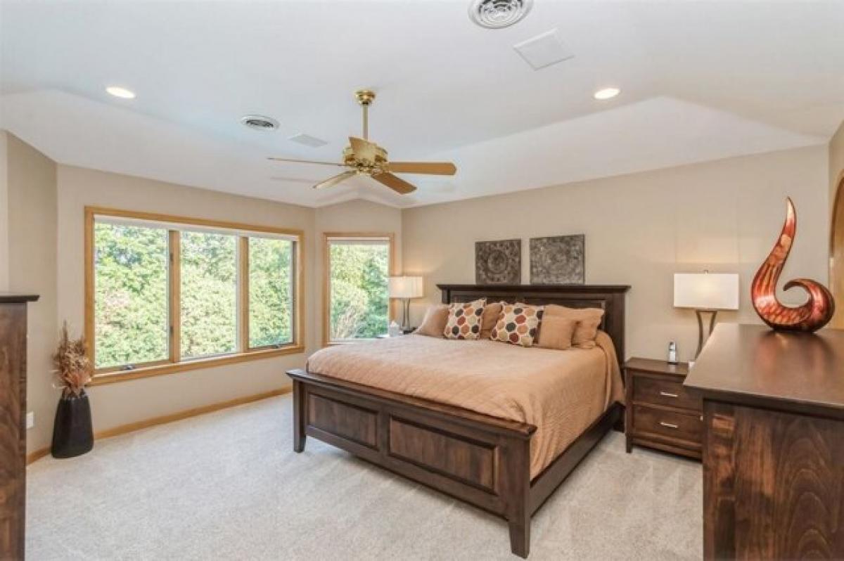 Picture of Home For Sale in Iowa City, Iowa, United States