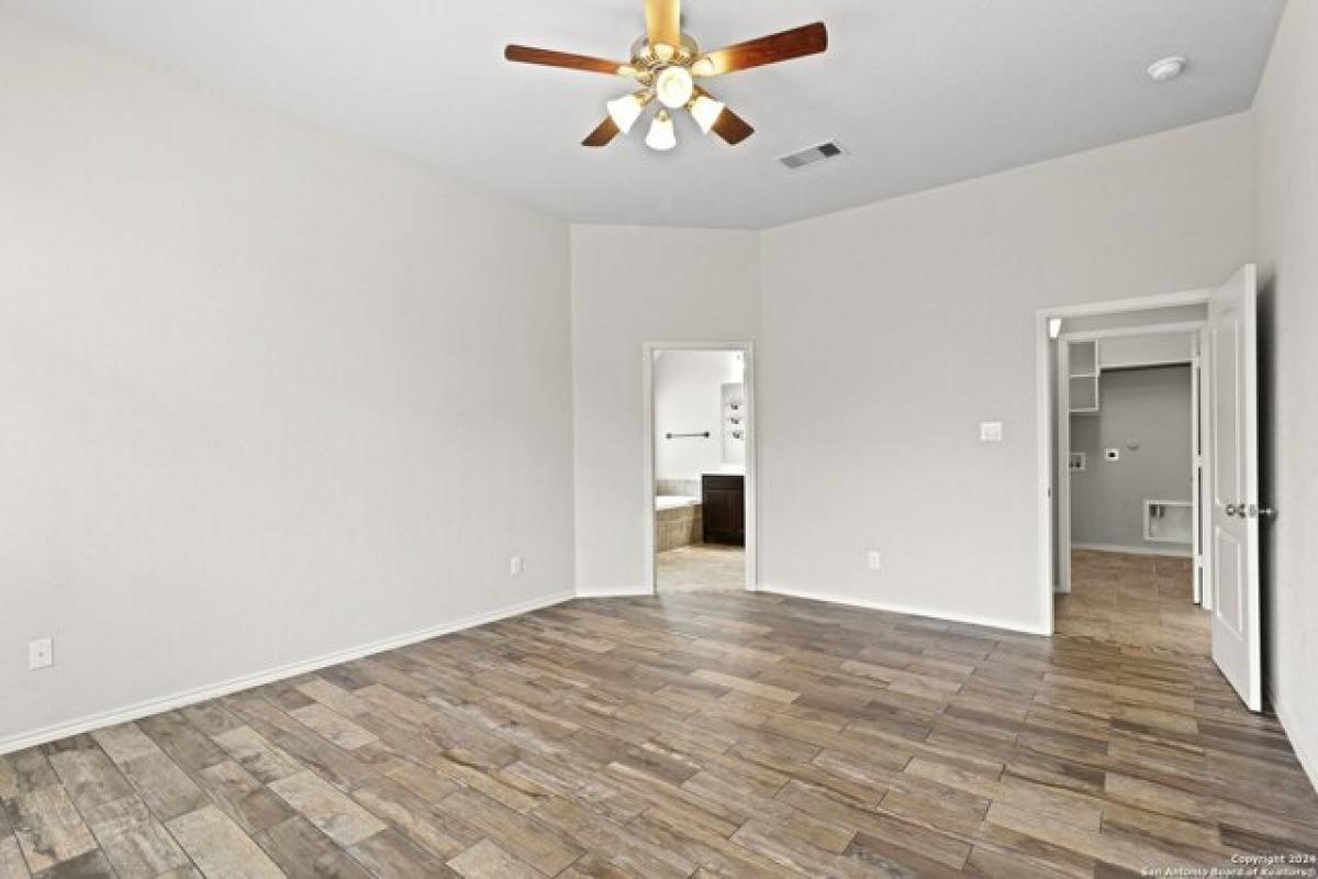 Picture of Home For Sale in Seguin, Texas, United States