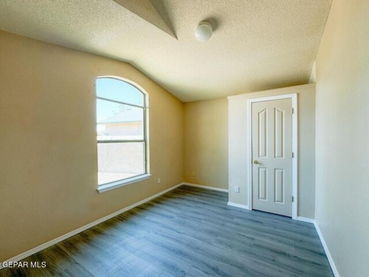 Picture of Home For Sale in Socorro, Texas, United States