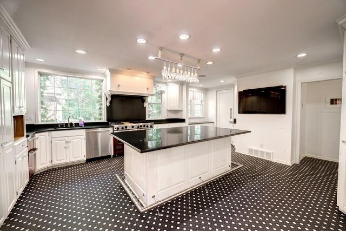 Picture of Home For Sale in Salina, Kansas, United States