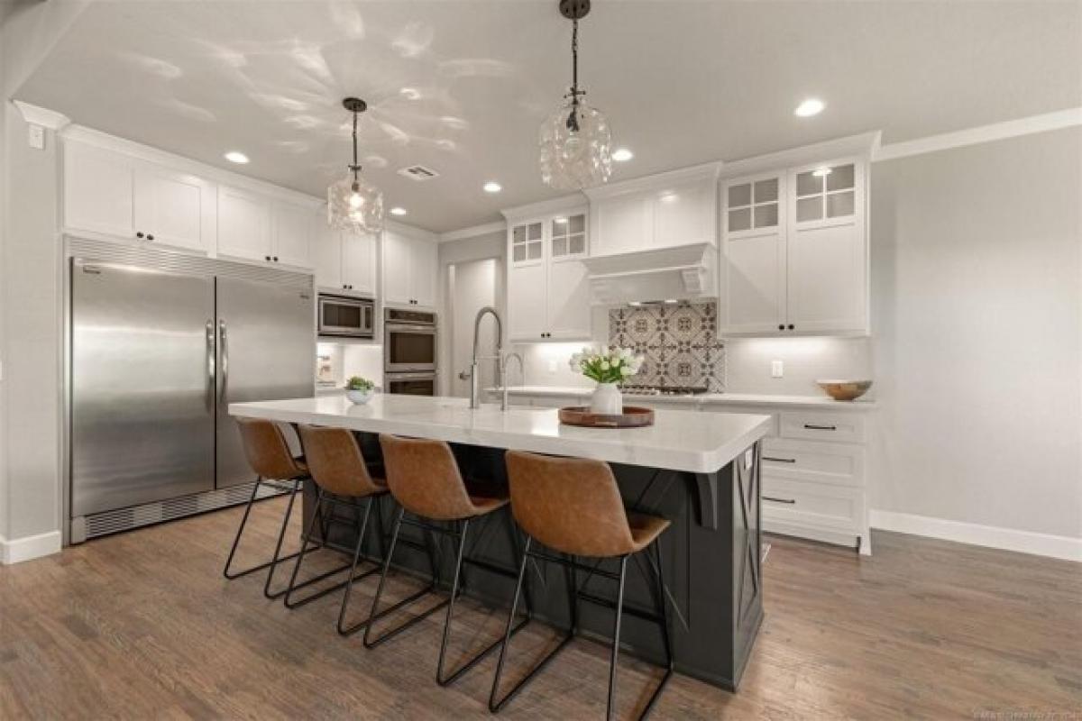 Picture of Home For Sale in Jenks, Oklahoma, United States