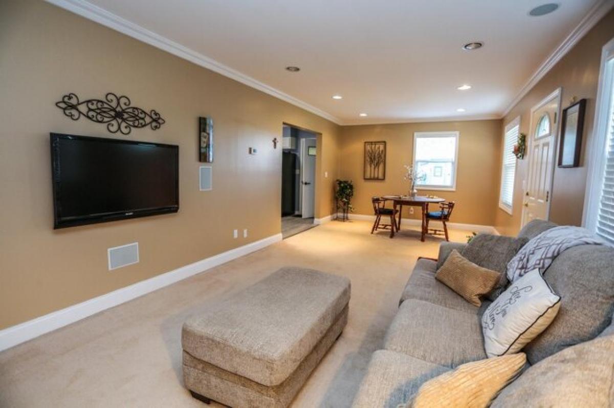 Picture of Home For Sale in Aberdeen, South Dakota, United States