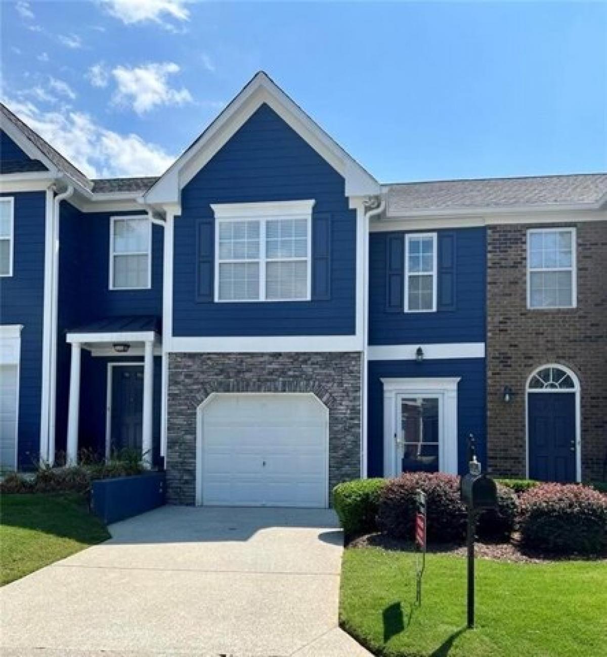Picture of Home For Sale in Flowery Branch, Georgia, United States