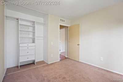 Home For Sale in Lake Orion, Michigan