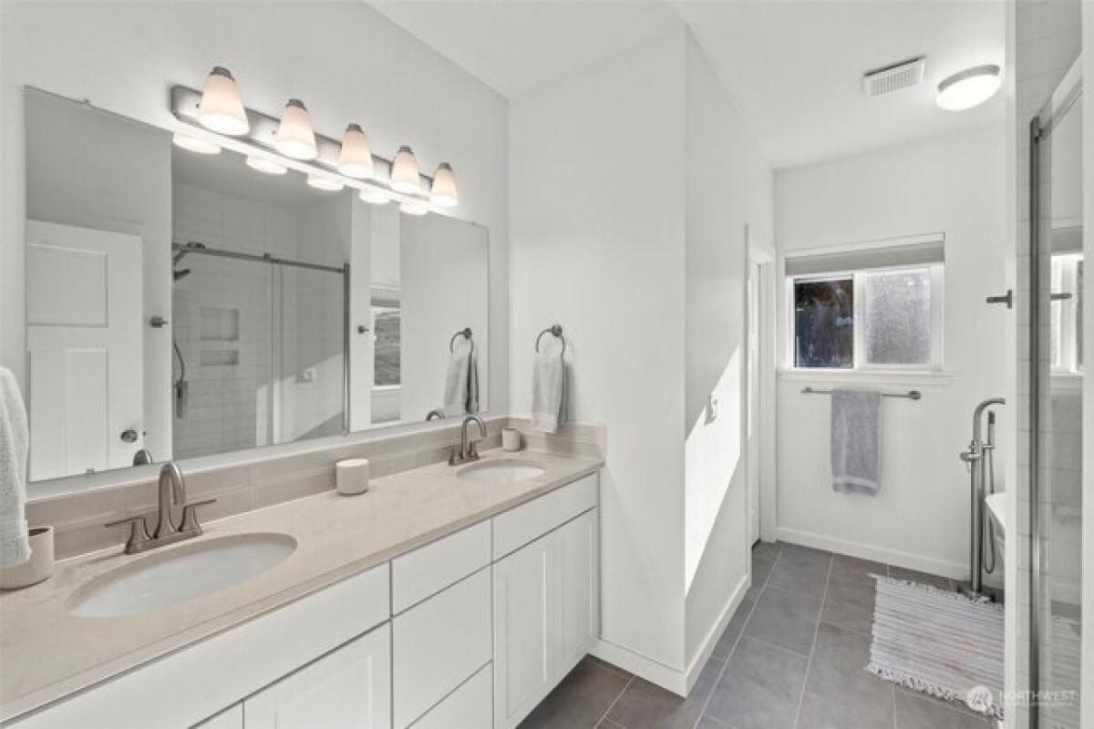 Picture of Home For Sale in Port Orchard, Washington, United States