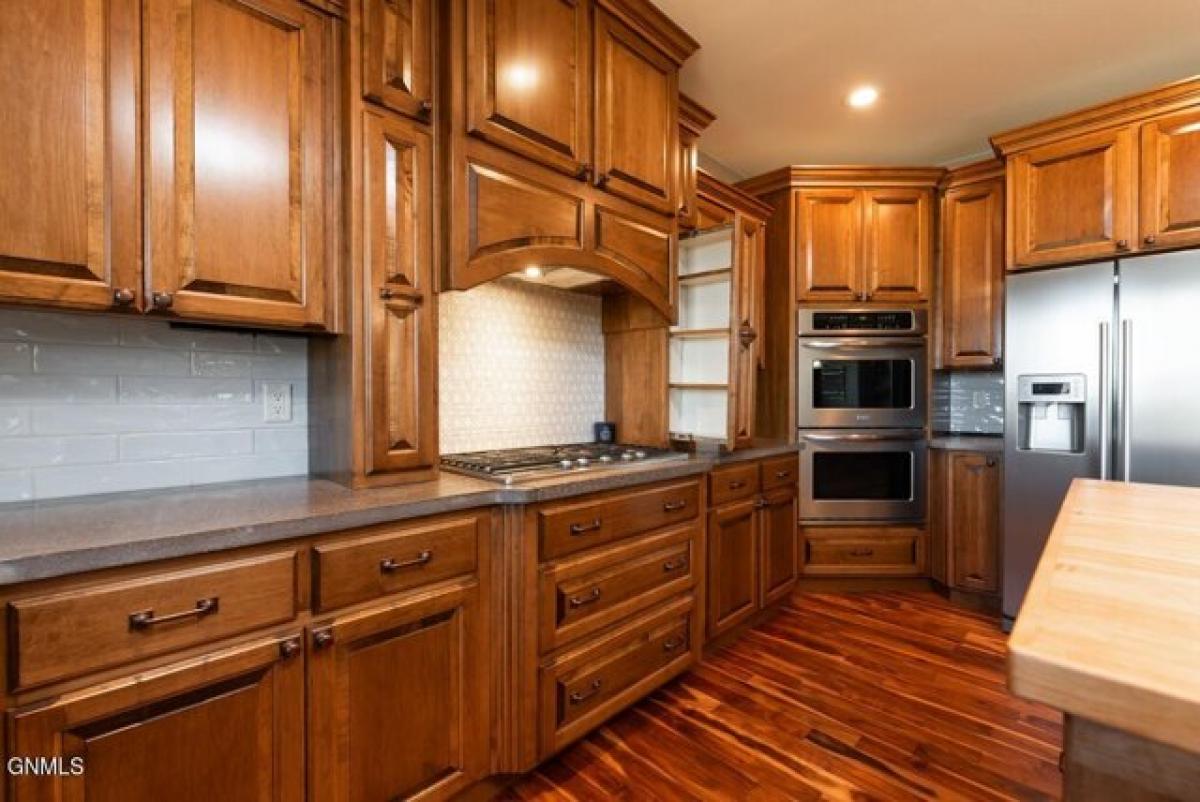 Picture of Home For Sale in Bismarck, North Dakota, United States