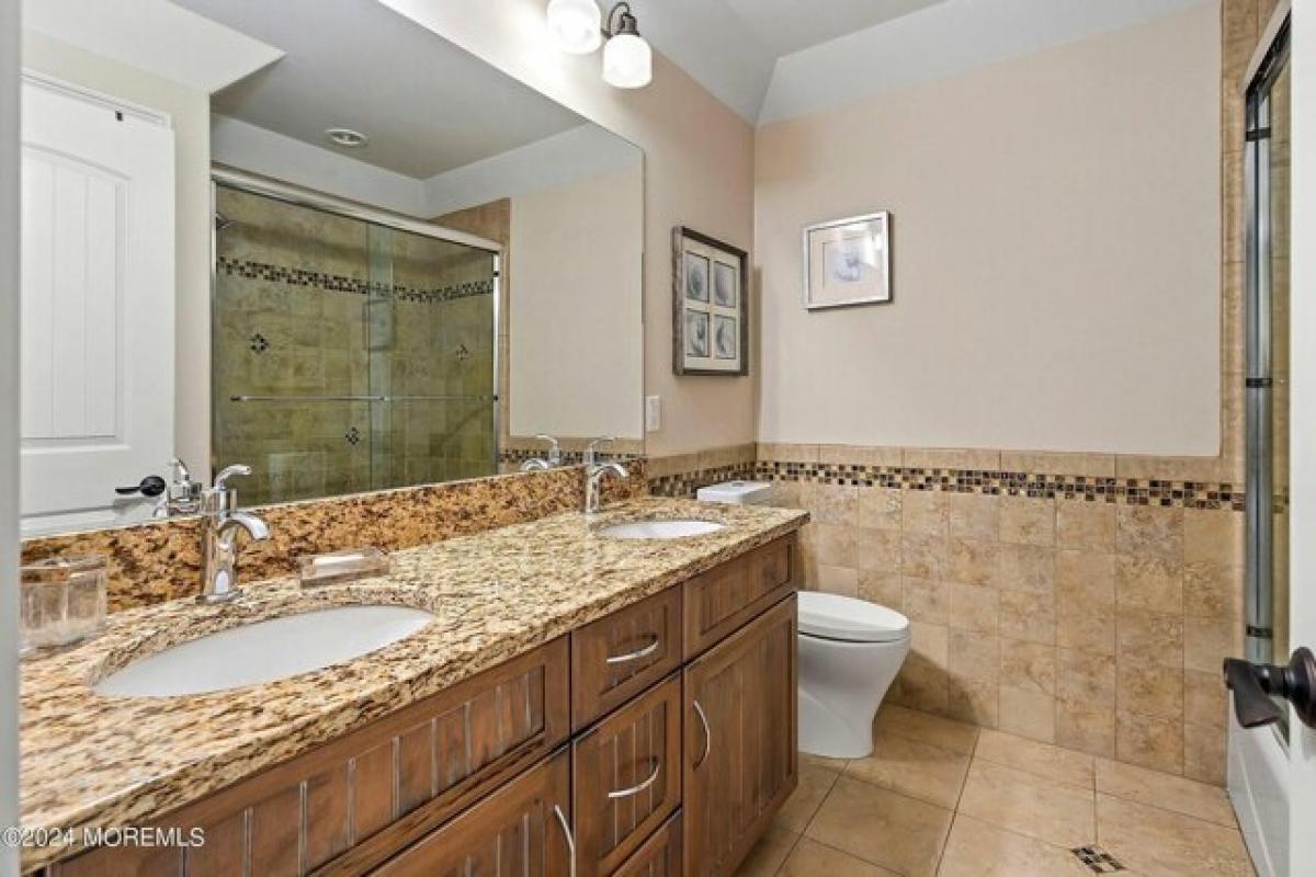 Picture of Home For Sale in Howell, New Jersey, United States