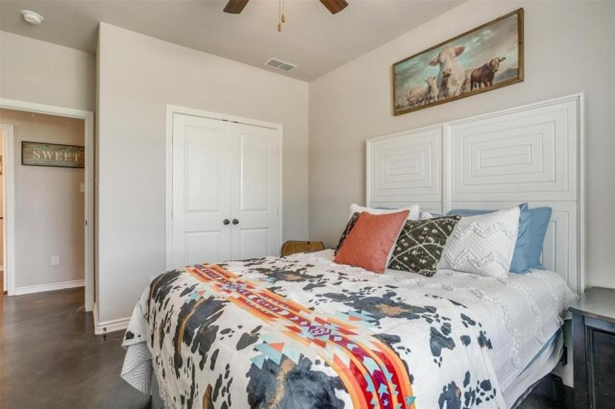 Picture of Home For Sale in Cleburne, Texas, United States