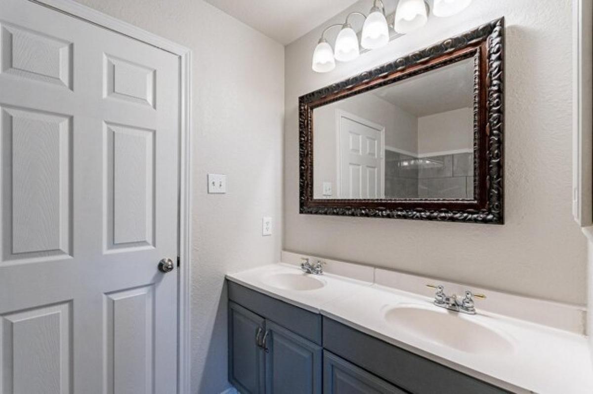 Picture of Home For Sale in Cedar Hill, Texas, United States